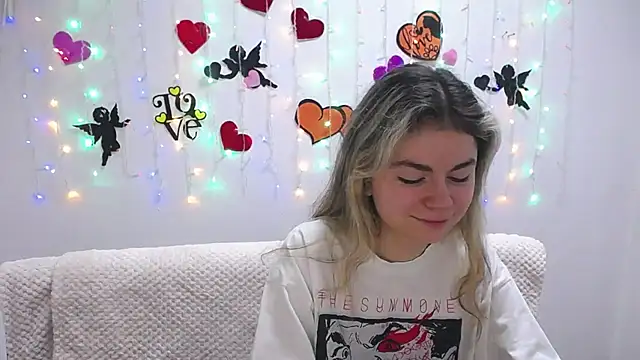 Snapshot of TinaRedly chatting on February 2025 12:51:01 AM TinaRedly online show from February 2025 12:51:01 AM