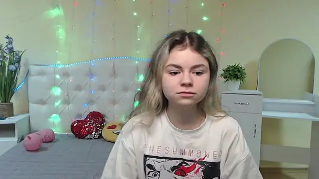 Snapshot of TinaRedly chatting on February 2025 10:24:02 AM TinaRedly online show from February 2025 10:24:02 AM