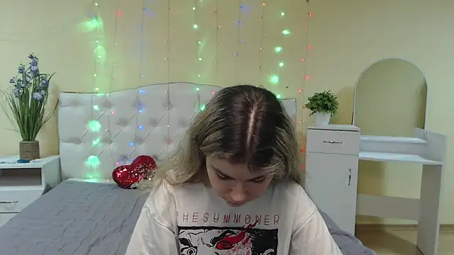 Snapshot of TinaRedly chatting on February 2025 01:41:02 PM TinaRedly online show from February 2025 01:41:02 PM