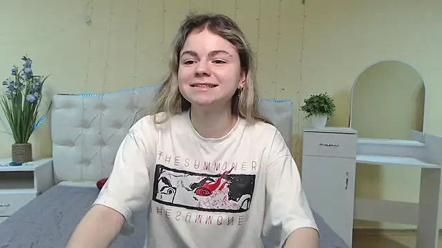 Snapshot of TinaRedly chatting on February 2025 09:29:01 PM TinaRedly online show from February 2025 09:29:01 PM