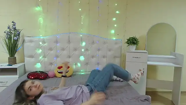 Snapshot of TinaRedly chatting on February 2025 10:30:01 AM TinaRedly online show from February 2025 10:30:01 AM