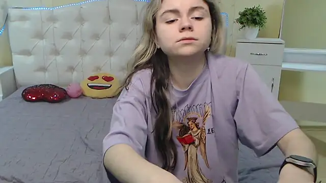 Snapshot of TinaRedly chatting on February 2025 04:36:01 PM TinaRedly online show from February 2025 04:36:01 PM