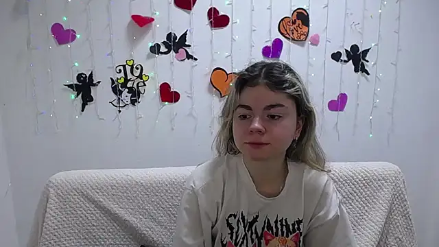 Snapshot of TinaRedly chatting on February 2025 12:48:01 AM TinaRedly online show from February 2025 12:48:01 AM