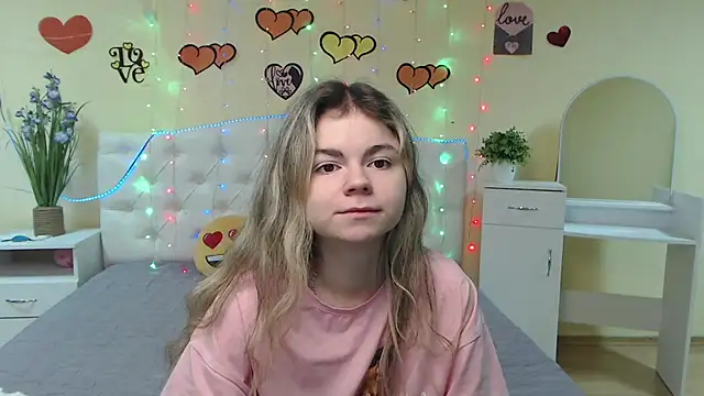 Snapshot of TinaRedly chatting on February 2025 04:20:01 AM TinaRedly online show from February 2025 04:20:01 AM