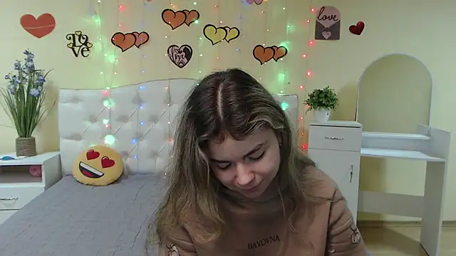 Snapshot of TinaRedly chatting on February 2025 07:05:02 PM TinaRedly online show from February 2025 07:05:02 PM