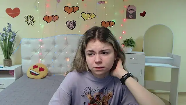 Snapshot of TinaRedly chatting on February 2025 10:10:01 PM TinaRedly online show from February 2025 10:10:01 PM