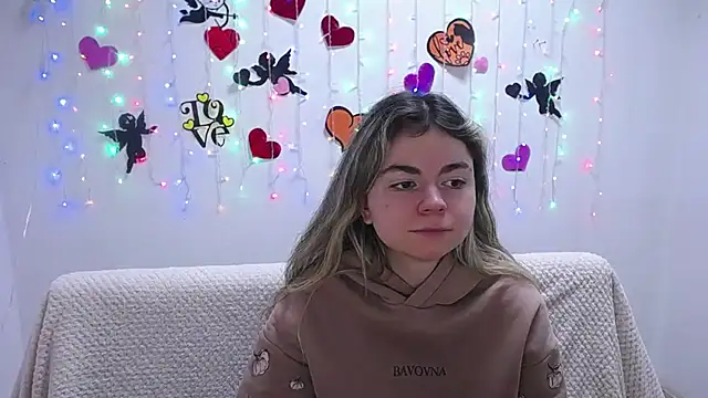 Snapshot of TinaRedly chatting on February 2025 06:59:02 PM TinaRedly online show from February 2025 06:59:02 PM