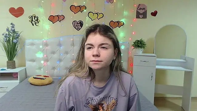 Snapshot of TinaRedly chatting on February 2025 01:10:01 AM TinaRedly online show from February 2025 01:10:01 AM