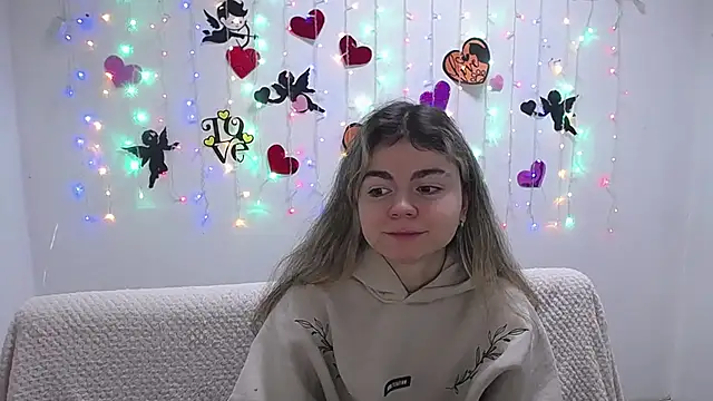 Snapshot of TinaRedly chatting on February 2025 06:28:01 AM TinaRedly online show from February 2025 06:28:01 AM