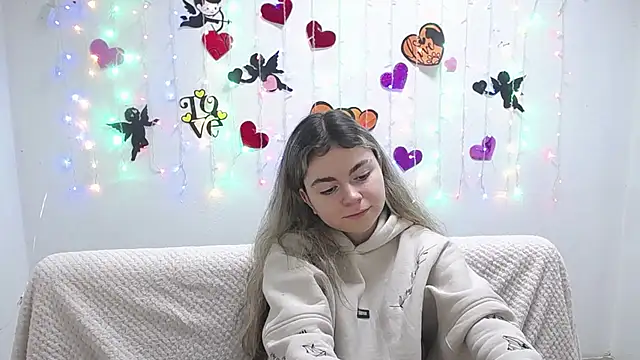 Snapshot of TinaRedly chatting on February 2025 10:05:02 AM TinaRedly online show from February 2025 10:05:02 AM