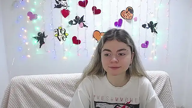 Snapshot of TinaRedly chatting on February 2025 01:08:02 PM TinaRedly online show from February 2025 01:08:02 PM