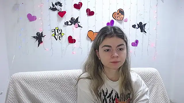 Snapshot of TinaRedly chatting on February 2025 09:43:01 PM TinaRedly online show from February 2025 09:43:01 PM