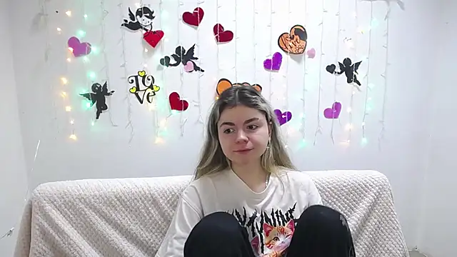 Snapshot of TinaRedly chatting on February 2025 12:49:01 AM TinaRedly online show from February 2025 12:49:01 AM