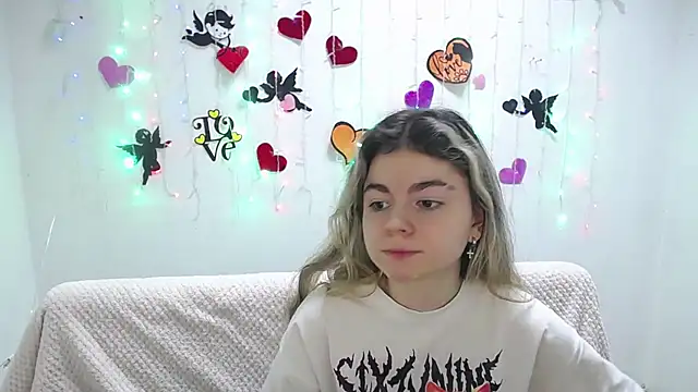 Snapshot of TinaRedly chatting on February 2025 03:56:01 AM TinaRedly online show from February 2025 03:56:01 AM