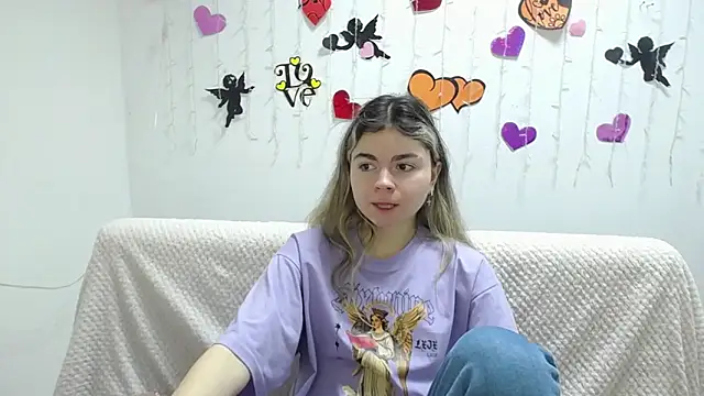 Snapshot of TinaRedly chatting on February 2025 09:22:02 AM TinaRedly online show from February 2025 09:22:02 AM