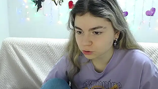 Snapshot of TinaRedly chatting on February 2025 03:29:01 PM TinaRedly online show from February 2025 03:29:01 PM