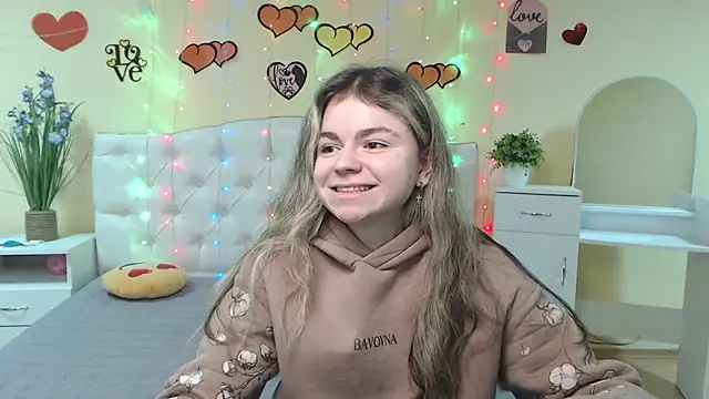 Snapshot of TinaRedly chatting on February 2025 09:41:02 PM TinaRedly online show from February 2025 09:41:02 PM