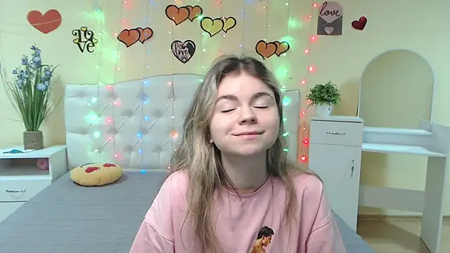 Snapshot of TinaRedly chatting on February 2025 12:47:02 AM TinaRedly online show from February 2025 12:47:02 AM