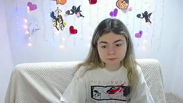 Snapshot of TinaRedly chatting on March 2025 01:32:02 AM TinaRedly online show from March 2025 01:32:02 AM