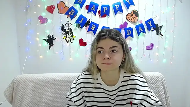 Snapshot of TinaRedly chatting on March 2025 06:19:01 PM TinaRedly online show from March 2025 06:19:01 PM