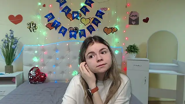 Snapshot of TinaRedly chatting on March 2025 09:43:02 PM TinaRedly online show from March 2025 09:43:02 PM