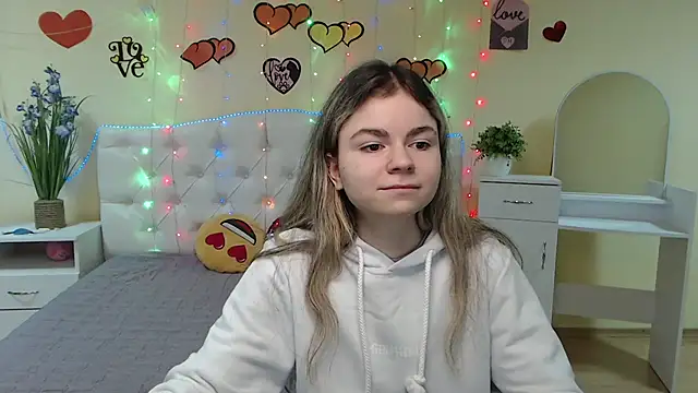 Snapshot of TinaRedly chatting on March 2025 06:22:02 PM TinaRedly online show from March 2025 06:22:02 PM