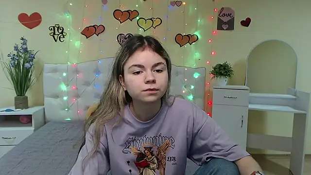 Snapshot of TinaRedly chatting on March 2025 09:26:02 PM TinaRedly online show from March 2025 09:26:02 PM