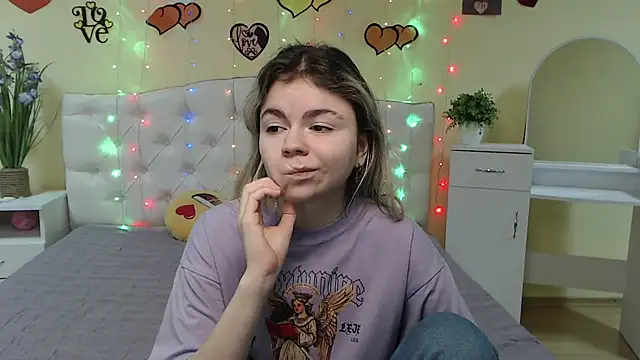 Snapshot of TinaRedly chatting on March 2025 04:17:02 AM TinaRedly online show from March 2025 04:17:02 AM