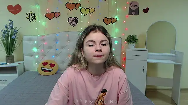 Snapshot of TinaRedly chatting on March 2025 10:10:02 PM TinaRedly online show from March 2025 10:10:02 PM