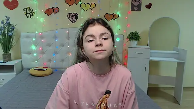 Snapshot of TinaRedly chatting on March 2025 01:03:01 PM TinaRedly online show from March 2025 01:03:01 PM