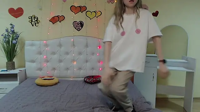 Snapshot of TinaRedly chatting on March 2025 09:46:02 AM TinaRedly online show from March 2025 09:46:02 AM