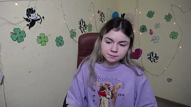 Snapshot of TinaRedly chatting on March 2025 09:21:01 PM TinaRedly online show from March 2025 09:21:01 PM