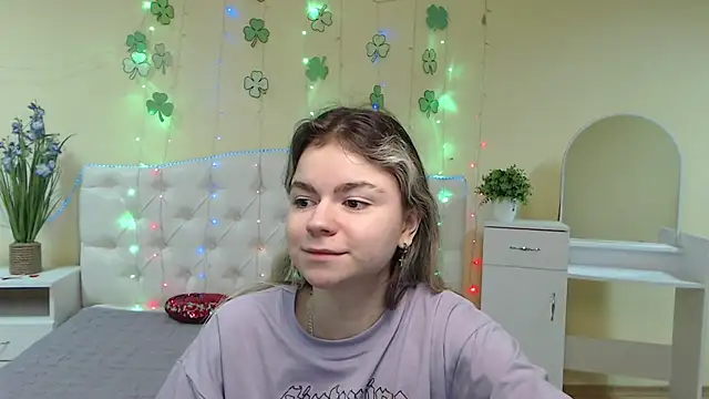 Snapshot of TinaRedly chatting on March 2025 04:46:01 AM TinaRedly online show from March 2025 04:46:01 AM