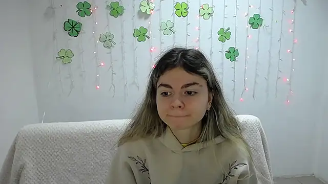 Snapshot of TinaRedly chatting on March 2025 06:23:02 PM TinaRedly online show from March 2025 06:23:02 PM