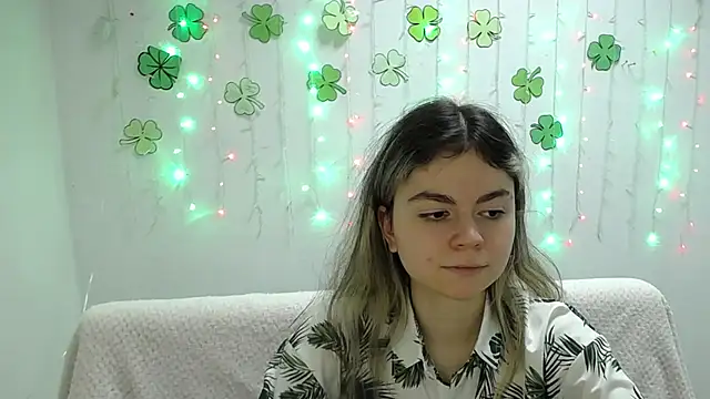 Snapshot of TinaRedly chatting on March 2025 09:26:02 PM TinaRedly online show from March 2025 09:26:02 PM