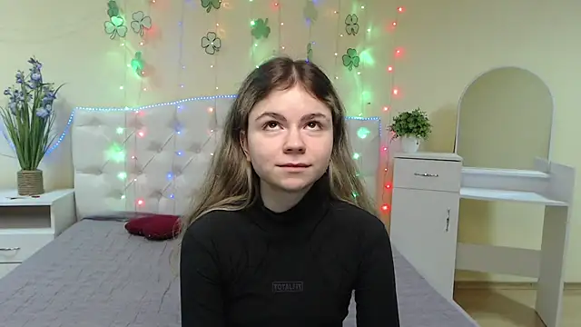 Snapshot of TinaRedly chatting on March 2025 09:27:01 PM TinaRedly online show from March 2025 09:27:01 PM