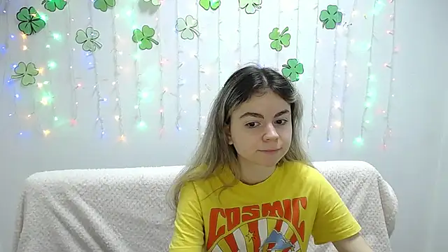 Snapshot of TinaRedly chatting on March 2025 12:39:01 AM TinaRedly online show from March 2025 12:39:01 AM