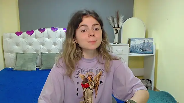 Snapshot of TinaRedly chatting on September 2025 05:45:01 PM TinaRedly online show from September 2025 05:45:01 PM