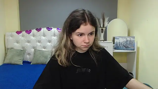 Snapshot of TinaRedly chatting on September 2025 05:34:01 PM TinaRedly online show from September 2025 05:34:01 PM