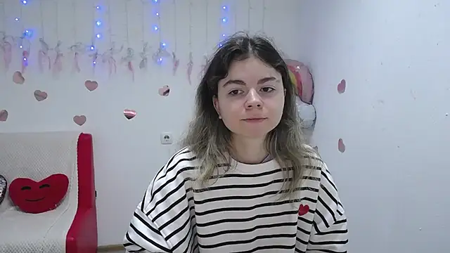 Snapshot of TinaRedly chatting on September 2025 05:53:01 AM TinaRedly online show from September 2025 05:53:01 AM