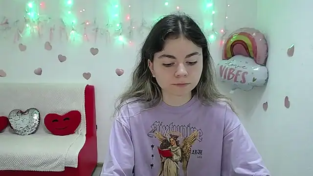 Snapshot of TinaRedly chatting on September 2025 05:37:01 PM TinaRedly online show from September 2025 05:37:01 PM