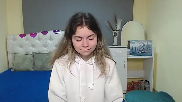 Snapshot of TinaRedly chatting on September 2025 06:06:02 AM TinaRedly online show from September 2025 06:06:02 AM