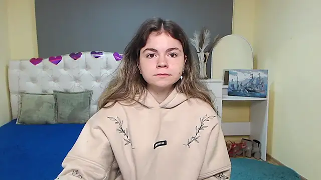 Snapshot of TinaRedly chatting on September 2025 05:45:02 AM TinaRedly online show from September 2025 05:45:02 AM