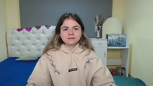 Snapshot of TinaRedly chatting on October 2025 05:43:02 PM TinaRedly online show from October 2025 05:43:02 PM