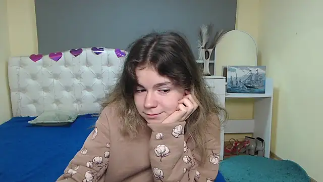 Snapshot of TinaRedly chatting on October 2025 05:50:01 AM TinaRedly online show from October 2025 05:50:01 AM