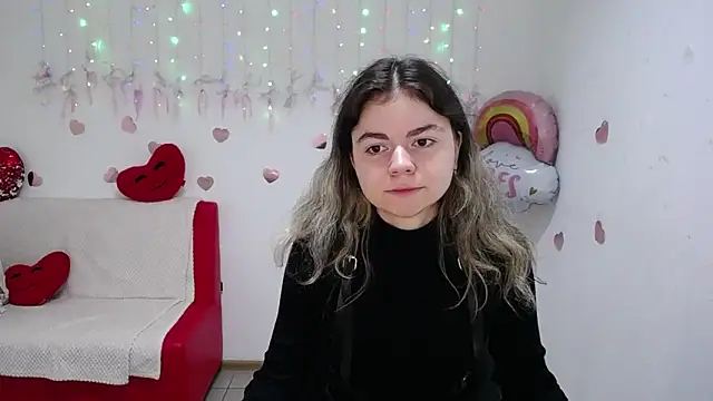 Snapshot of TinaRedly chatting on October 2025 05:12:02 PM TinaRedly online show from October 2025 05:12:02 PM