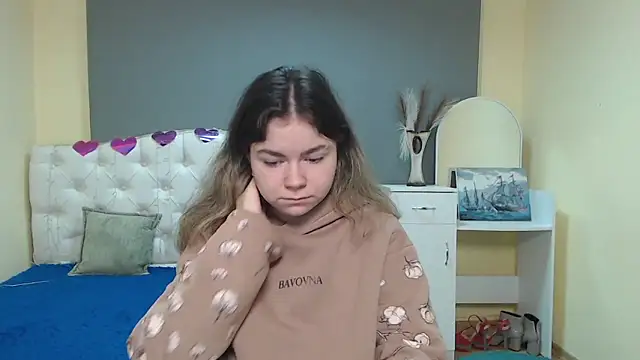 Snapshot of TinaRedly chatting on October 2025 05:50:02 AM TinaRedly online show from October 2025 05:50:02 AM