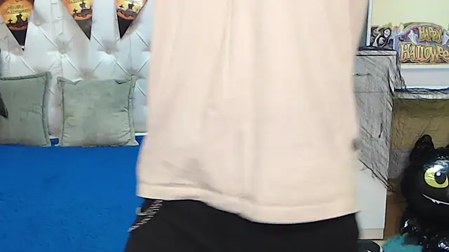 Snapshot of TinaRedly chatting on October 2025 06:08:02 PM TinaRedly online show from October 2025 06:08:02 PM