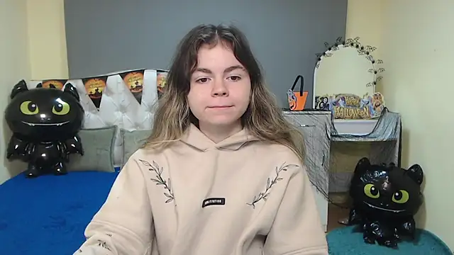 Snapshot of TinaRedly chatting on October 2025 06:02:02 AM TinaRedly online show from October 2025 06:02:02 AM