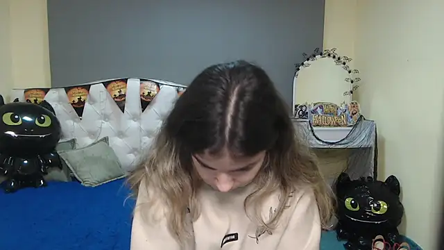 Snapshot of TinaRedly chatting on October 2025 06:08:01 AM TinaRedly online show from October 2025 06:08:01 AM